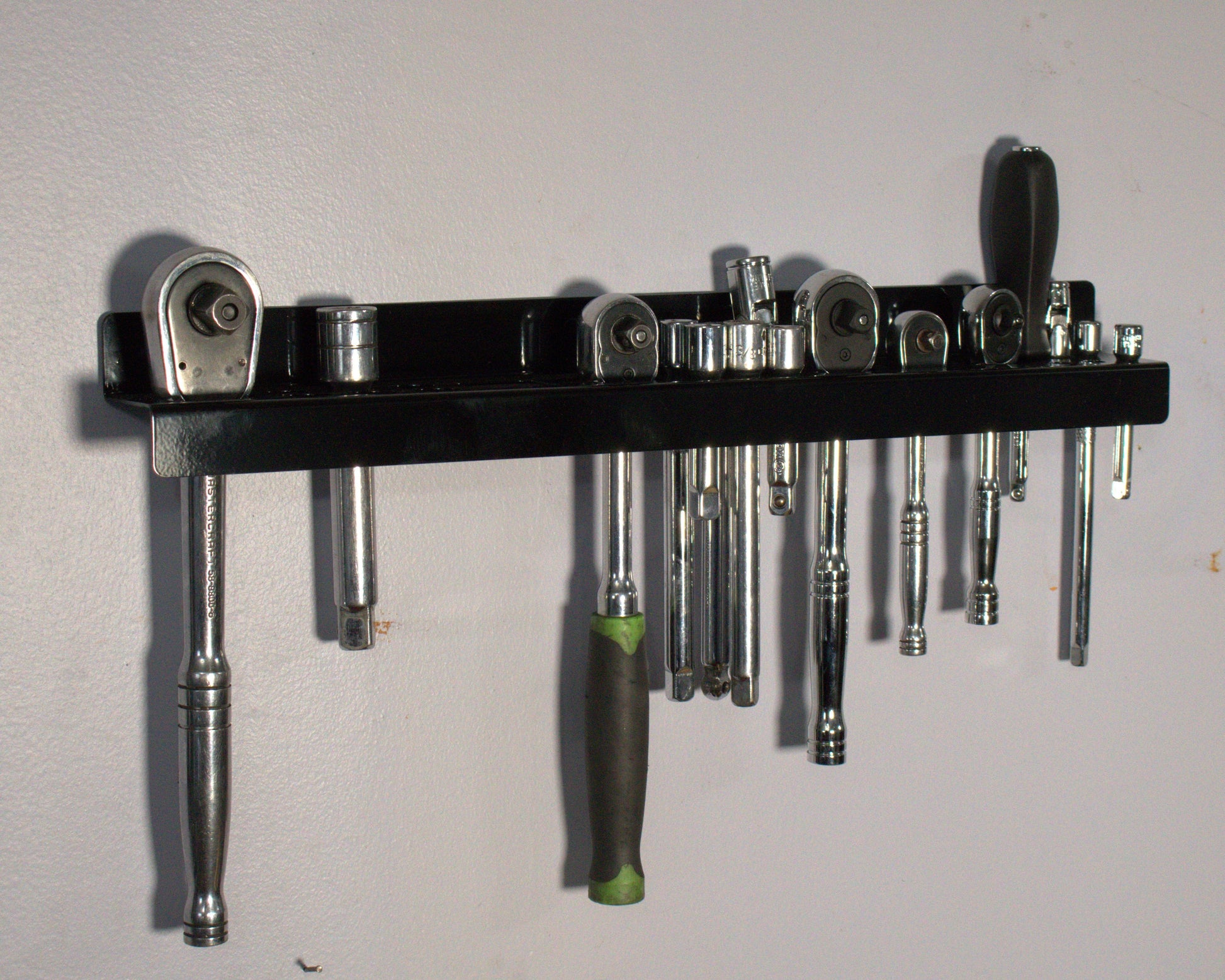 Heavy‑Duty Ratchet & Extension Holder — 18‑Gauge Steel