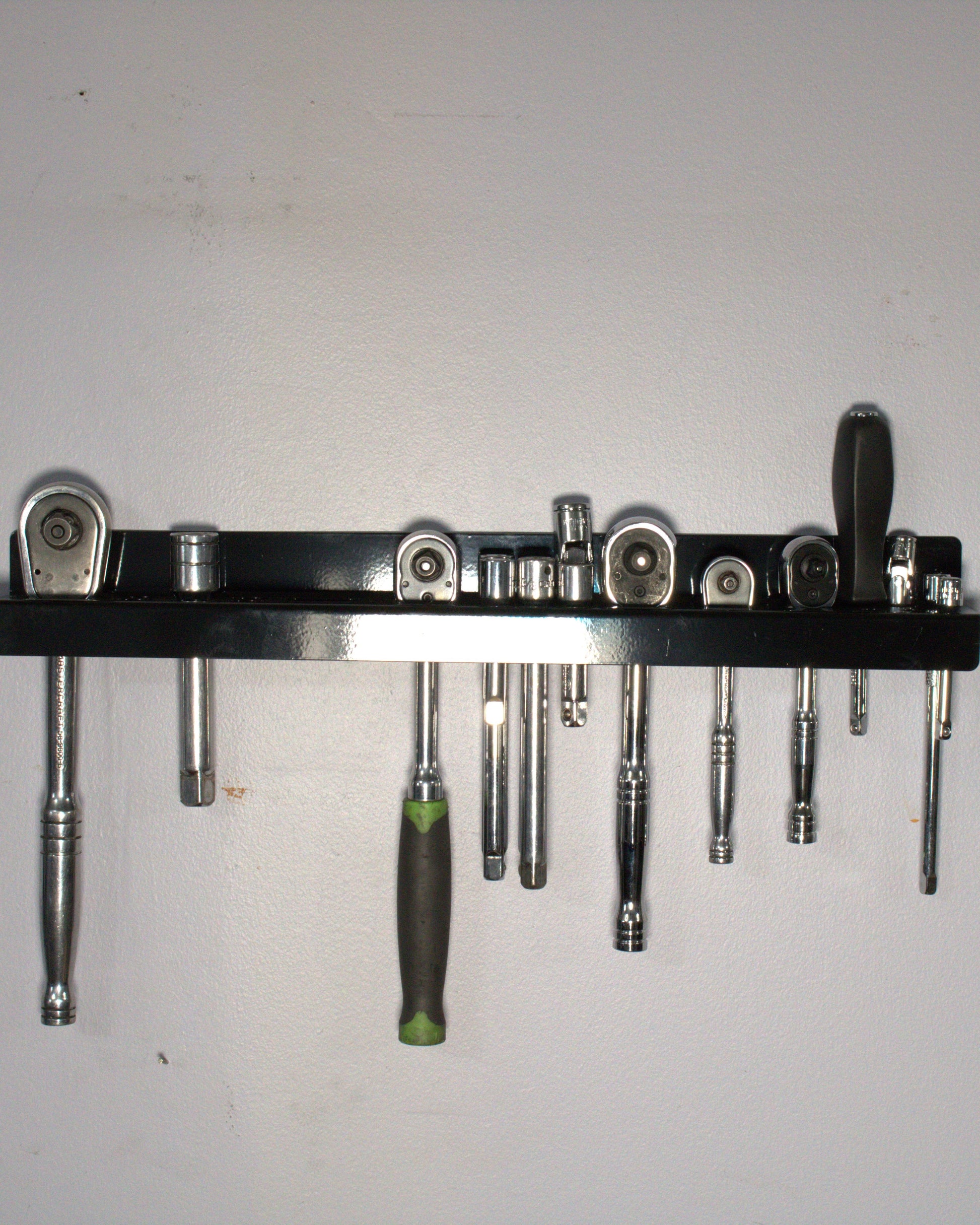 Heavy‑Duty Ratchet & Extension Holder — 18‑Gauge Steel